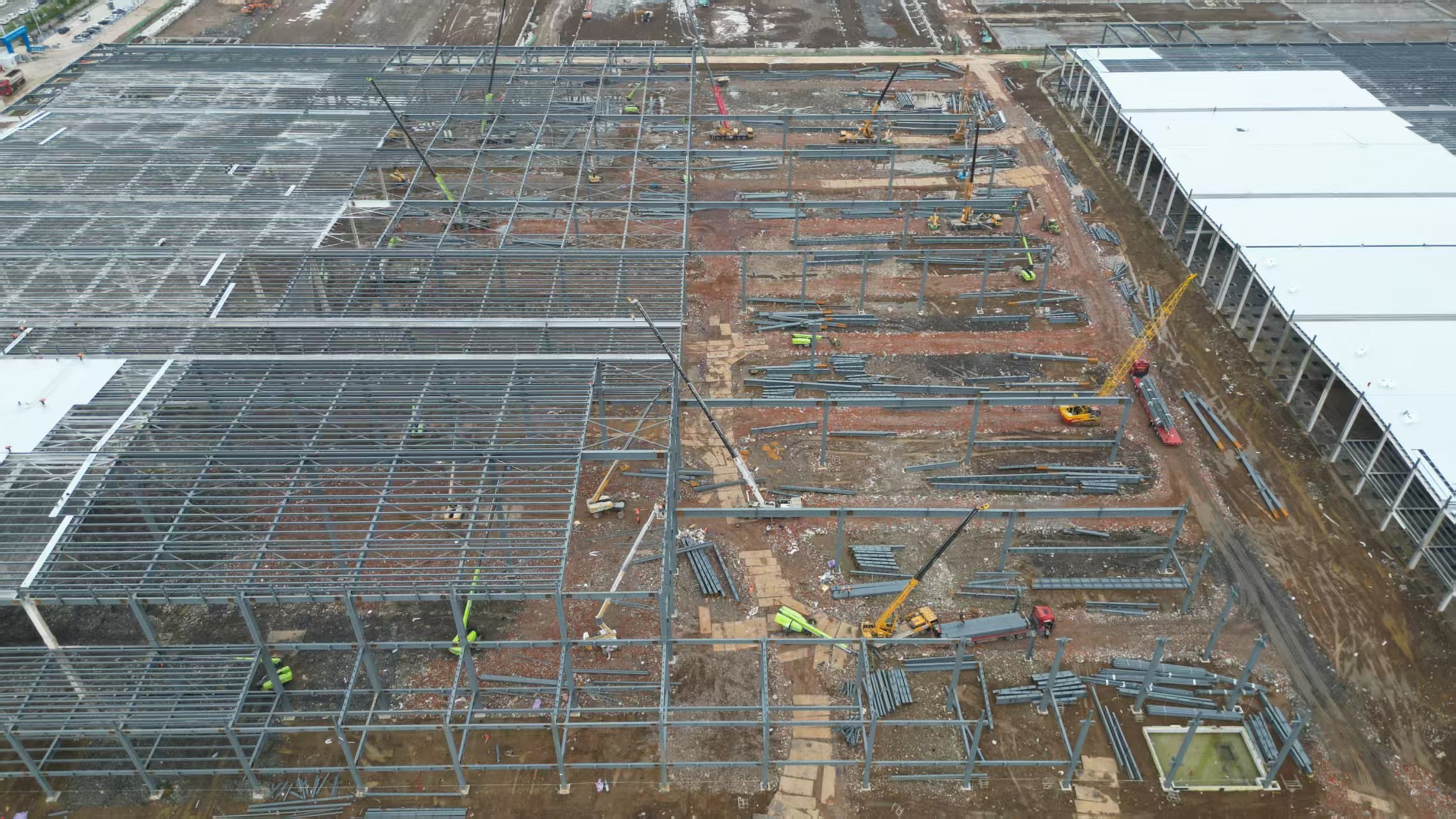 Industrial steel structure project under construction in Anhui, China.