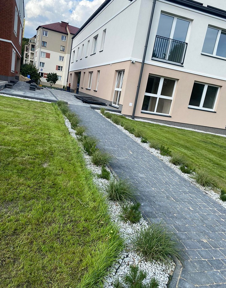 Trawnik z rolki przy teranach wspónych