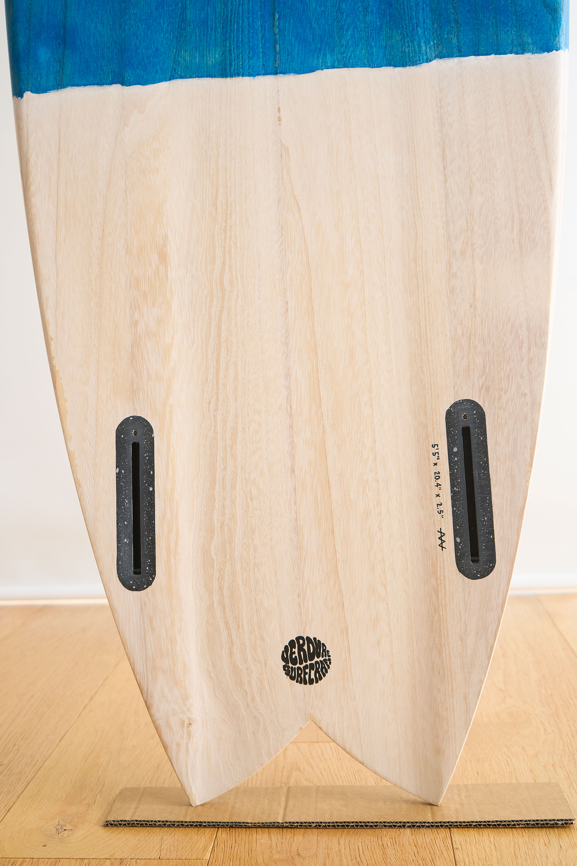 Twin fin fish tail with channel bottom