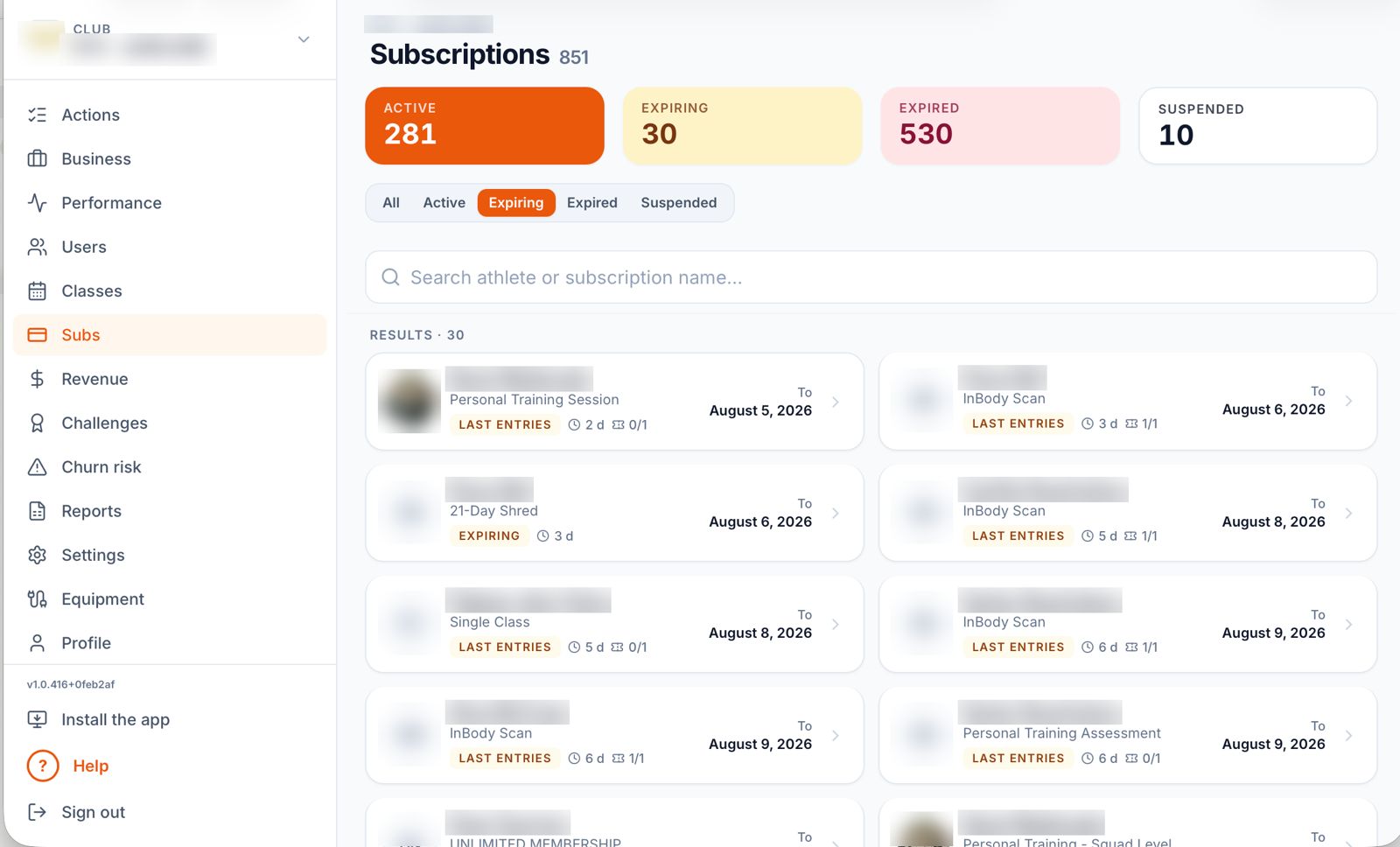 Vista abbonamenti del CRM Uptivo: abbonamenti attivi, in scadenza, scaduti e sospesi