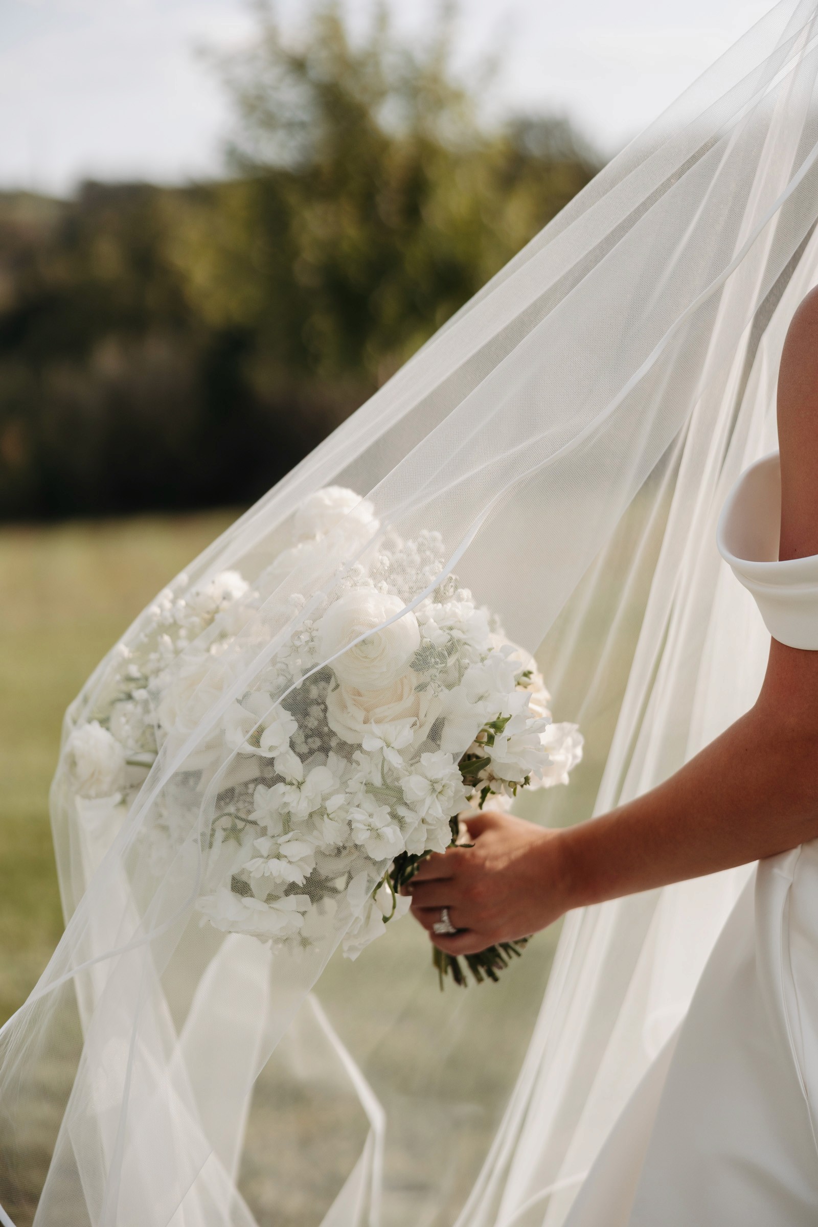White Flower Bouquet Wedding Photo