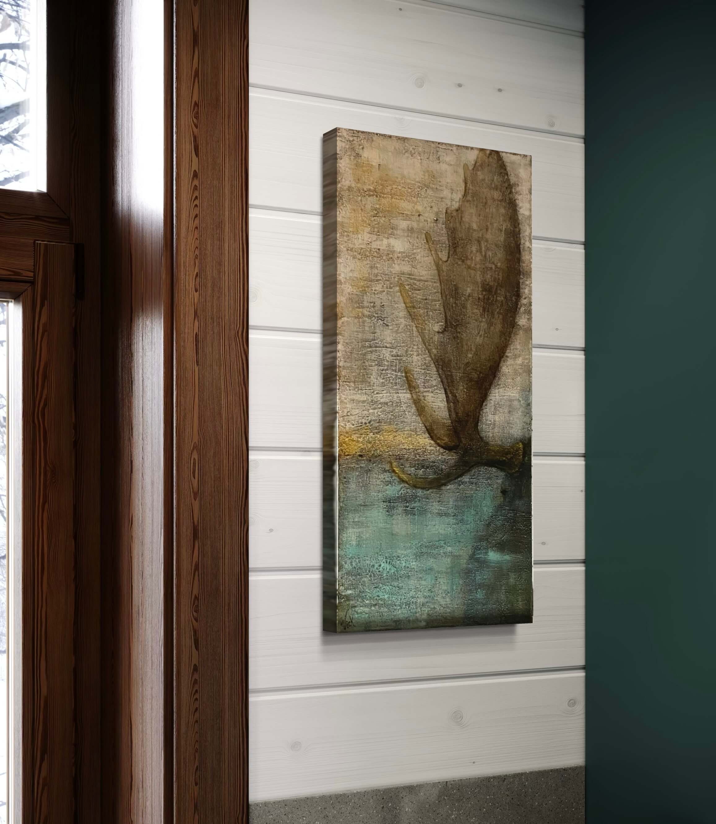 Émergence une toile qui présente panache d'orignal accroché sur un mur