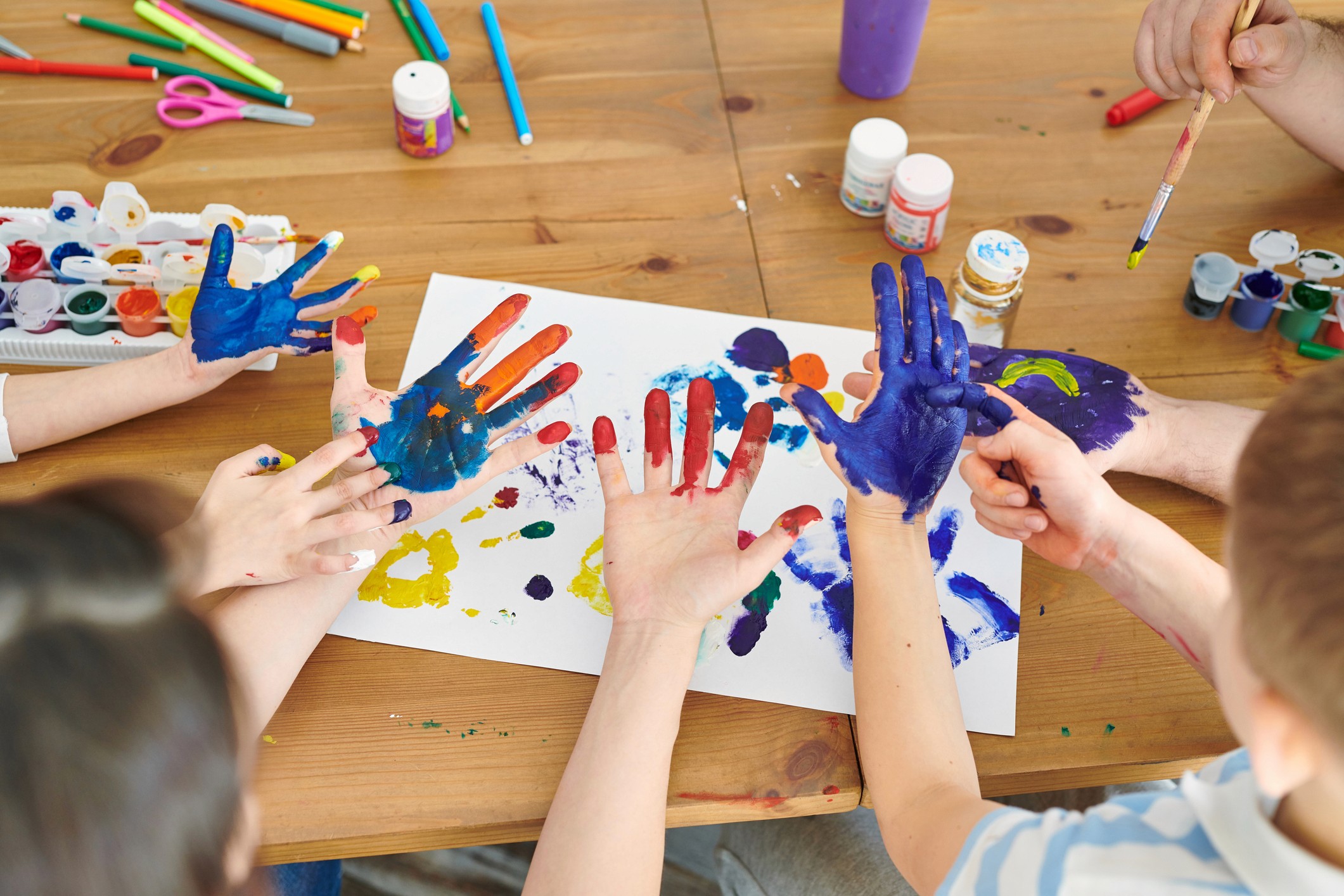 kids drawing and colouring in during structured play