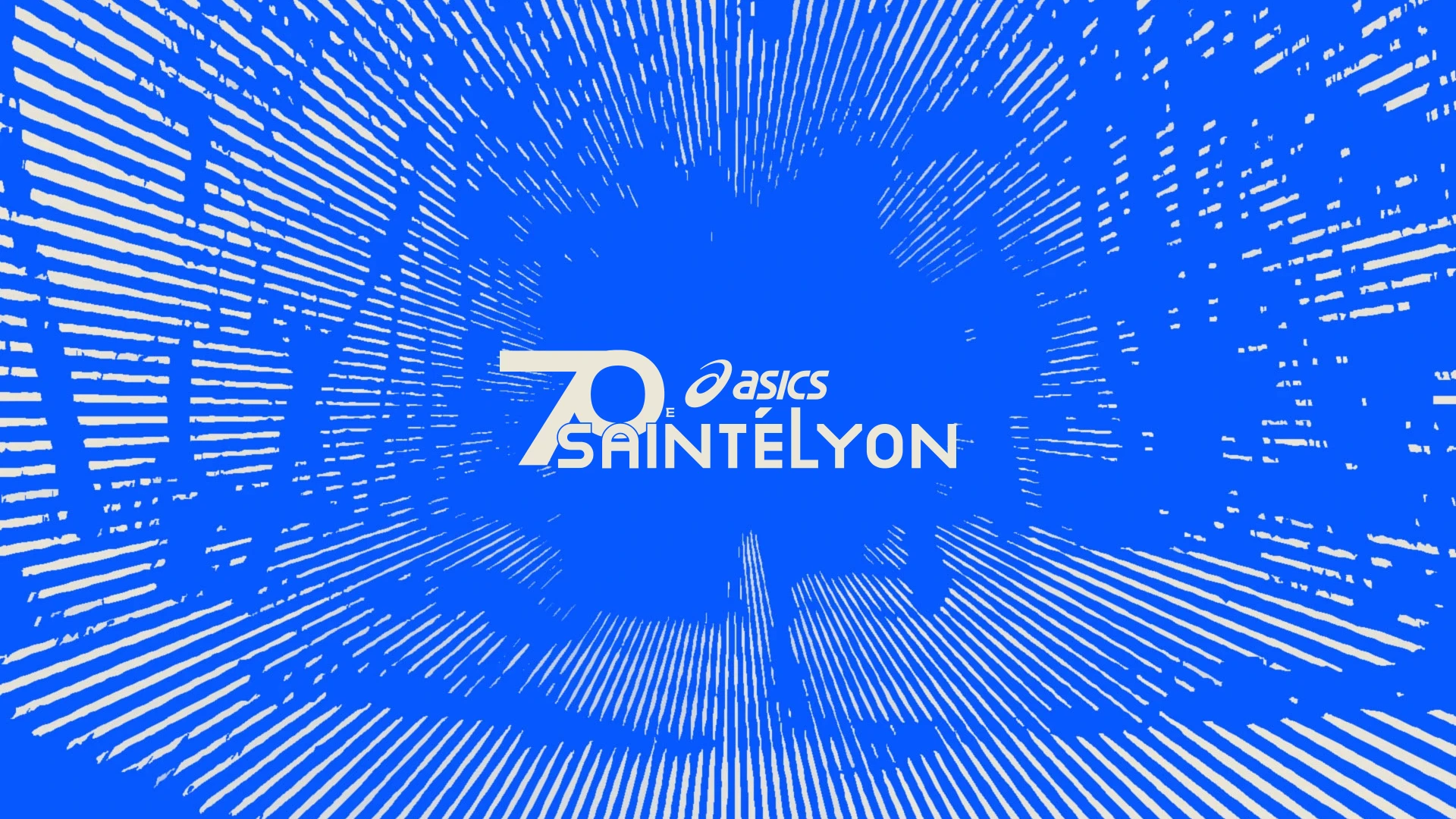 Fond bleu avec un effet de halo lumineux. Le logo de la 70e édition de la Asics SaintéLyon centré.