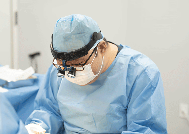 서울삼성의원 김익희 원장 수술중