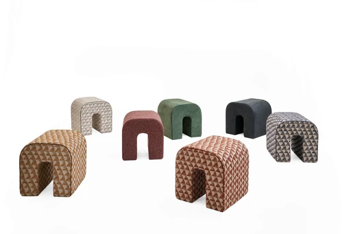 Pouf  pixel con colori diversi.