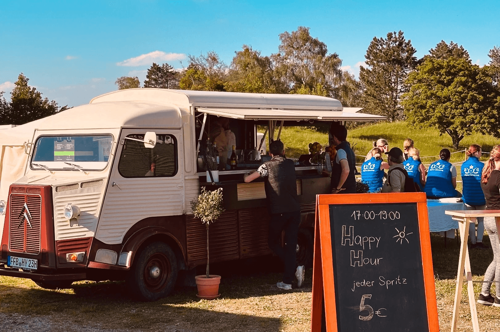 black and gray microphone stand