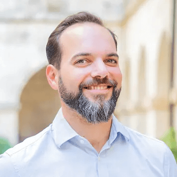 Profilbild Emmanuel Felckenstein mit Hemd