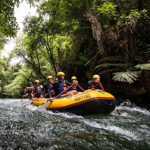 在美丽的凯图纳河峡谷深处。