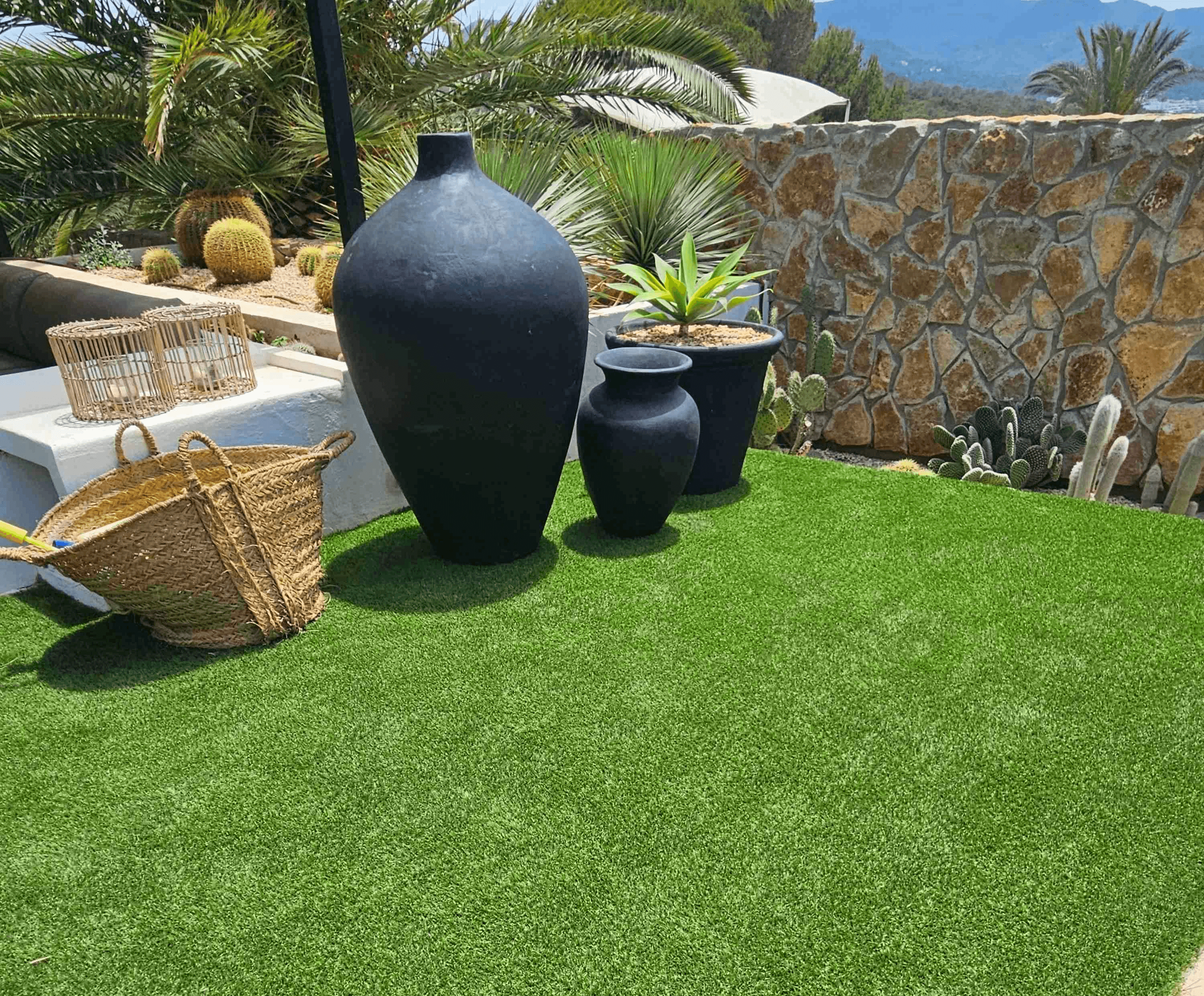 Kunstgras met decoratie in Ibiza