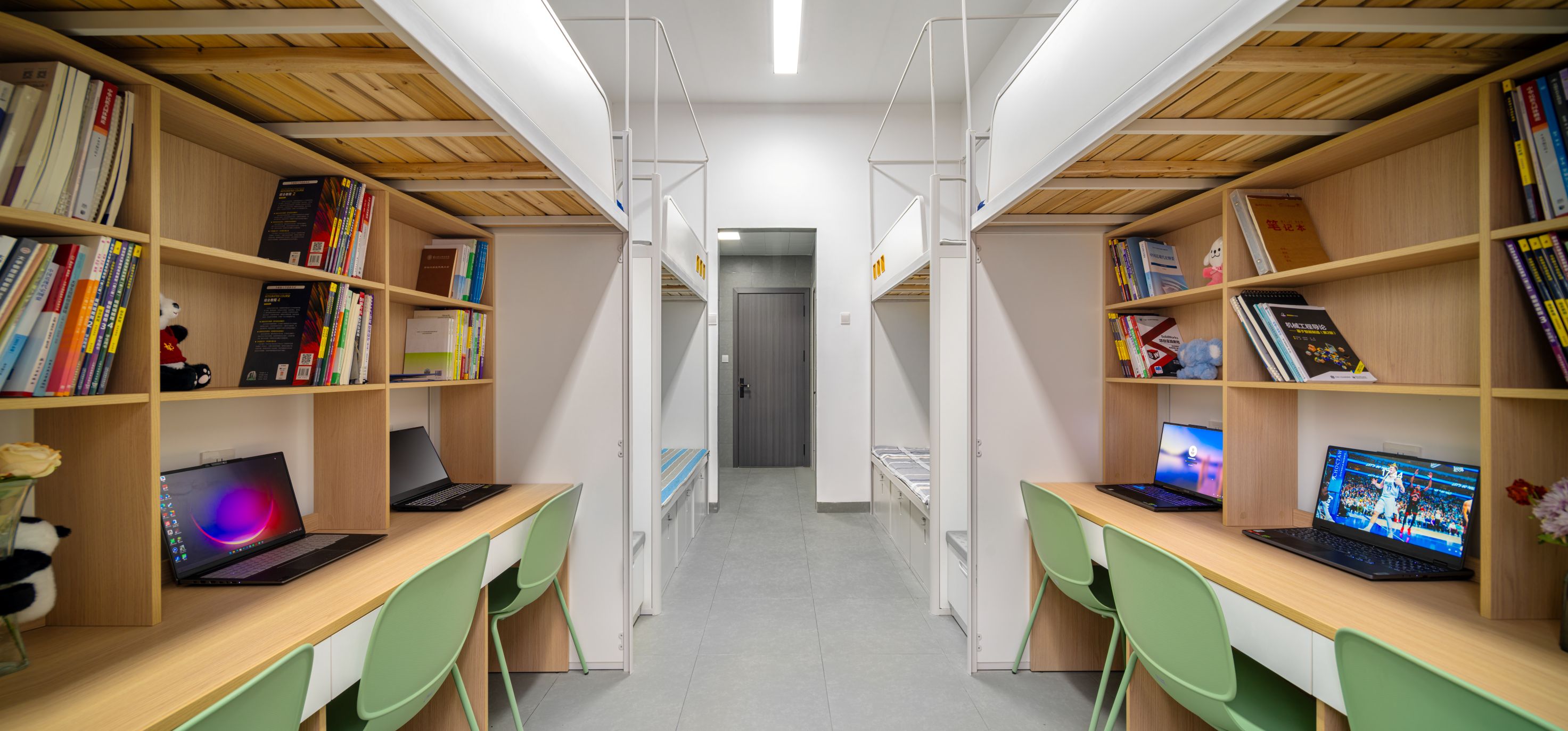 BW Design Centre 是一支擁有16年豐富經驗的專業設計團隊,我們專注於社區設計,致力打造更好社區環境。我們的服務涵蓋多個領域,包括醫療安老、教育空間、NGO非牟利組織、藝術設計、宗教團體、社區美化,以及環保ESG項目。我們透過專業工程和設計方案,從初步概念到完整執行,提供一站式服務,幫助客戶提升品牌形象,實現空間轉型,優化您的社區空間!無論是改善社區設施或推動可持續發展,我們都以創新和實用為本,確保每個項目都帶來實質價值。