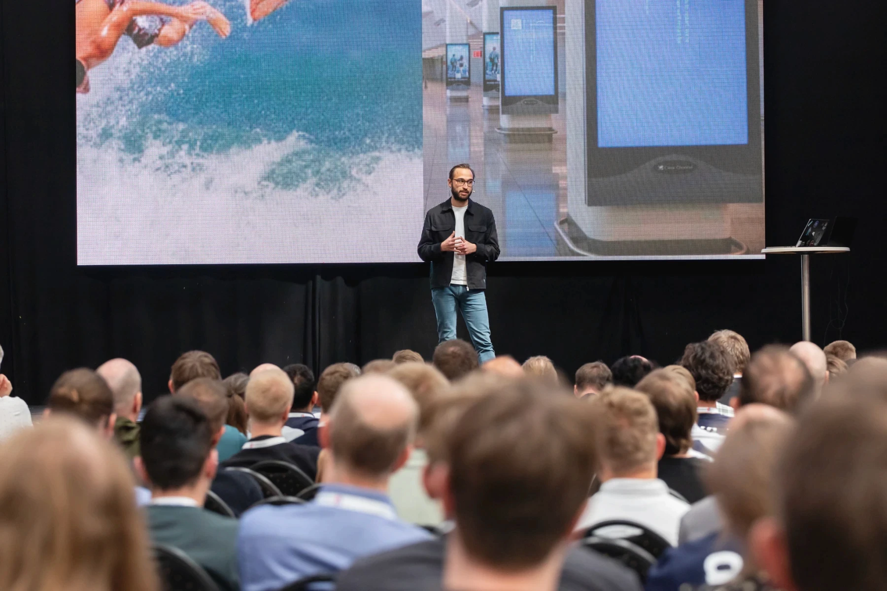 BecomeDevops trainer presenting at a technical conference
