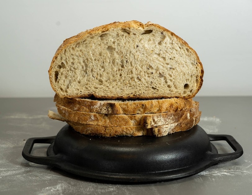 Hogaza de pan de masa madre Horneology rebanada