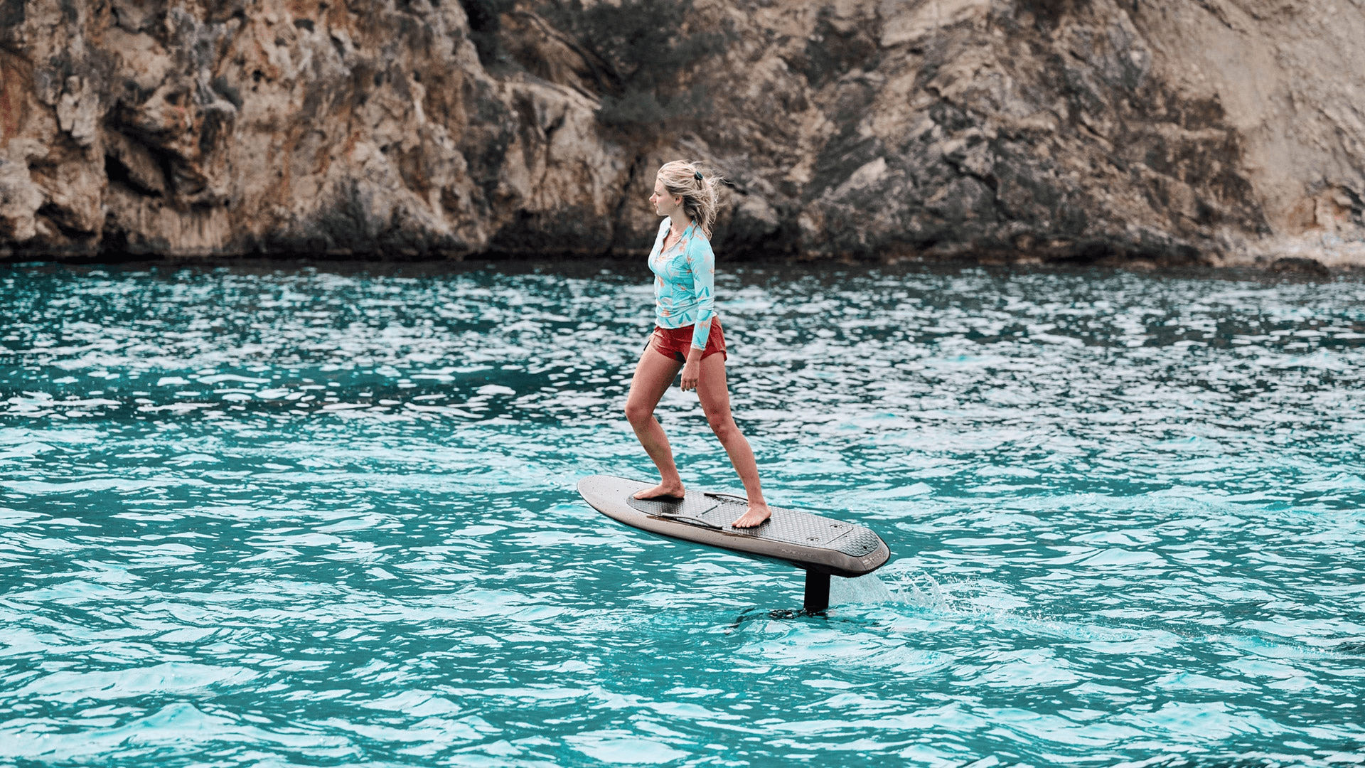 Surfer cleaning Surf board