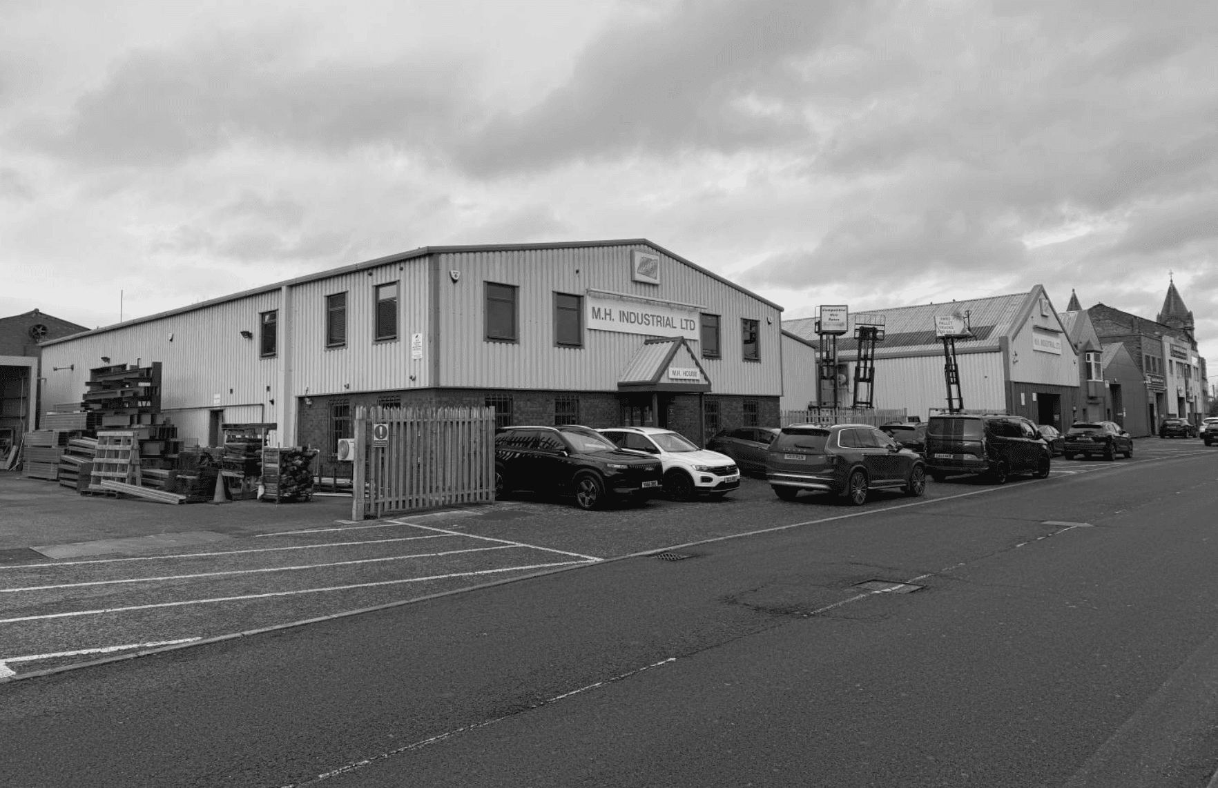 Dynamic picture of a cyclist riding downhill