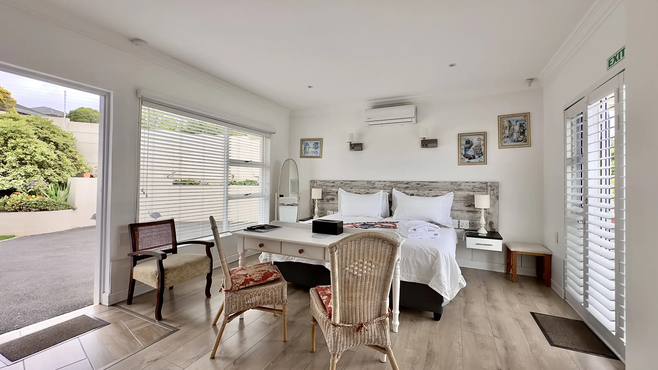 Main Interior Photo of the 1 For All Room  at Somerset View Guest House