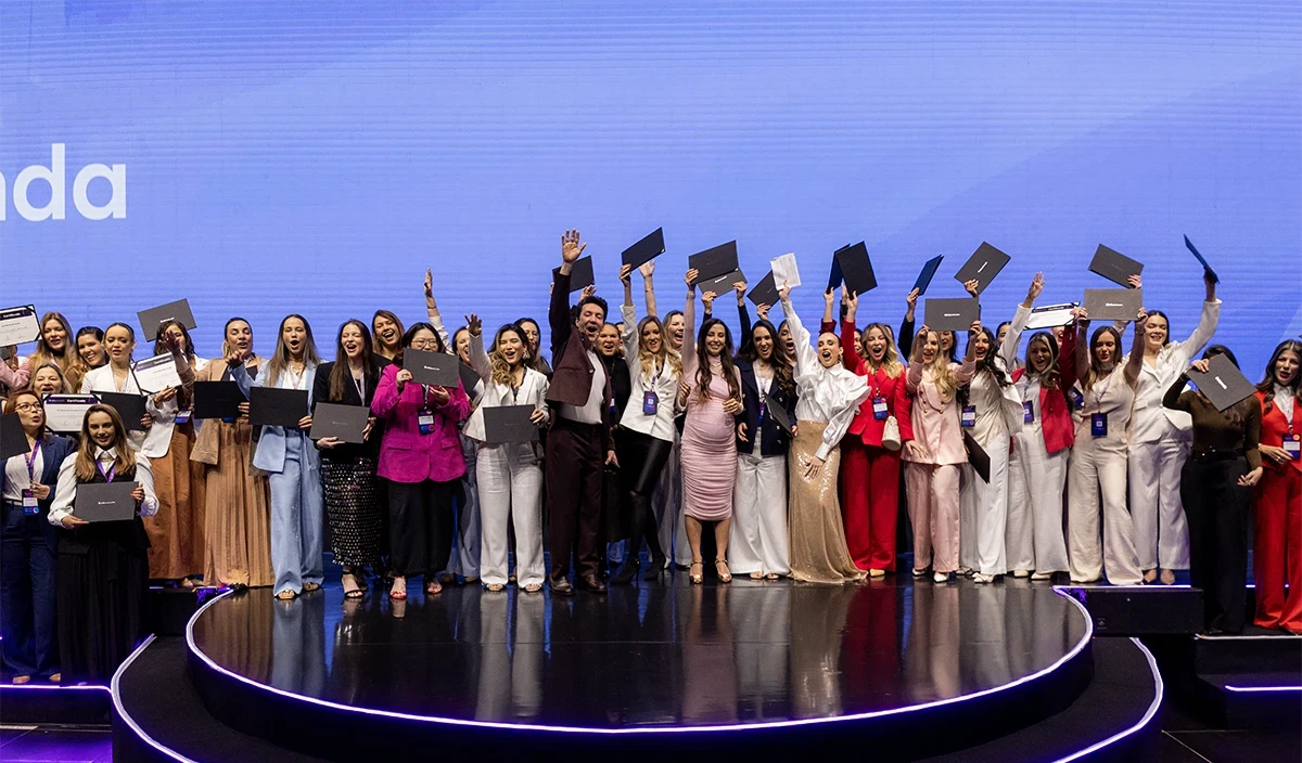 foto dos alunos pos-graduados pela facial academy em harmonização facial