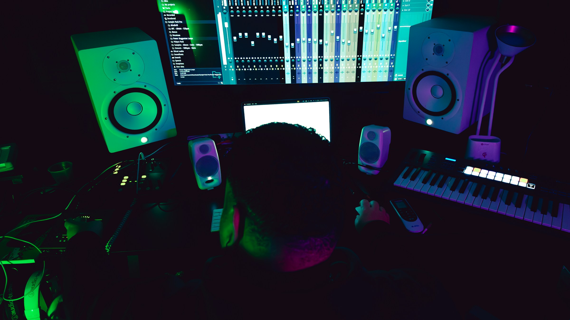 man in his own studio - Cubase Alternative
