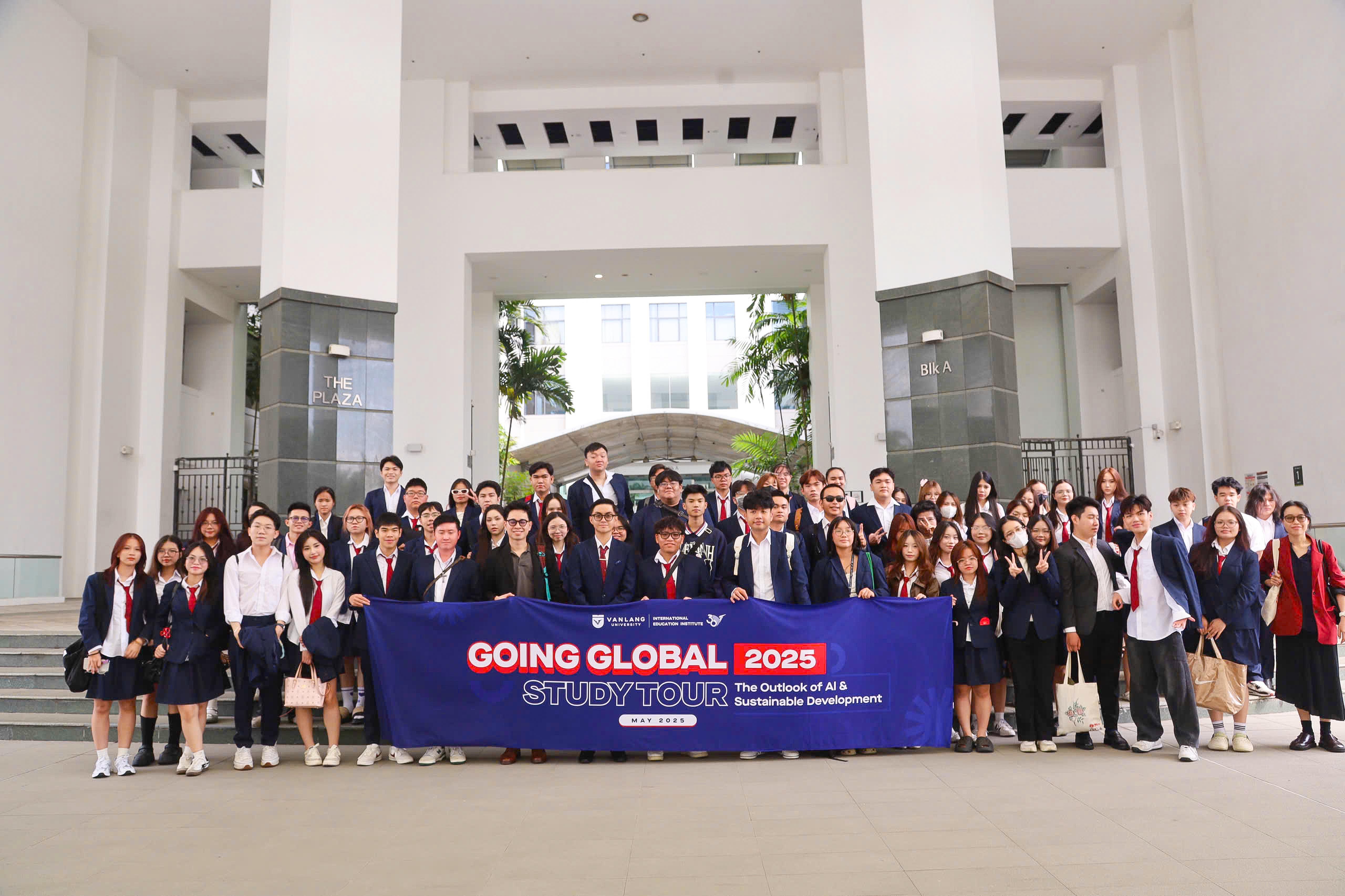 vlu-sinh-vien-van-lang-trai-nghiem-hoc-tap-da-quoc-gia-tai-malaysia-and-singapore-g.jpg