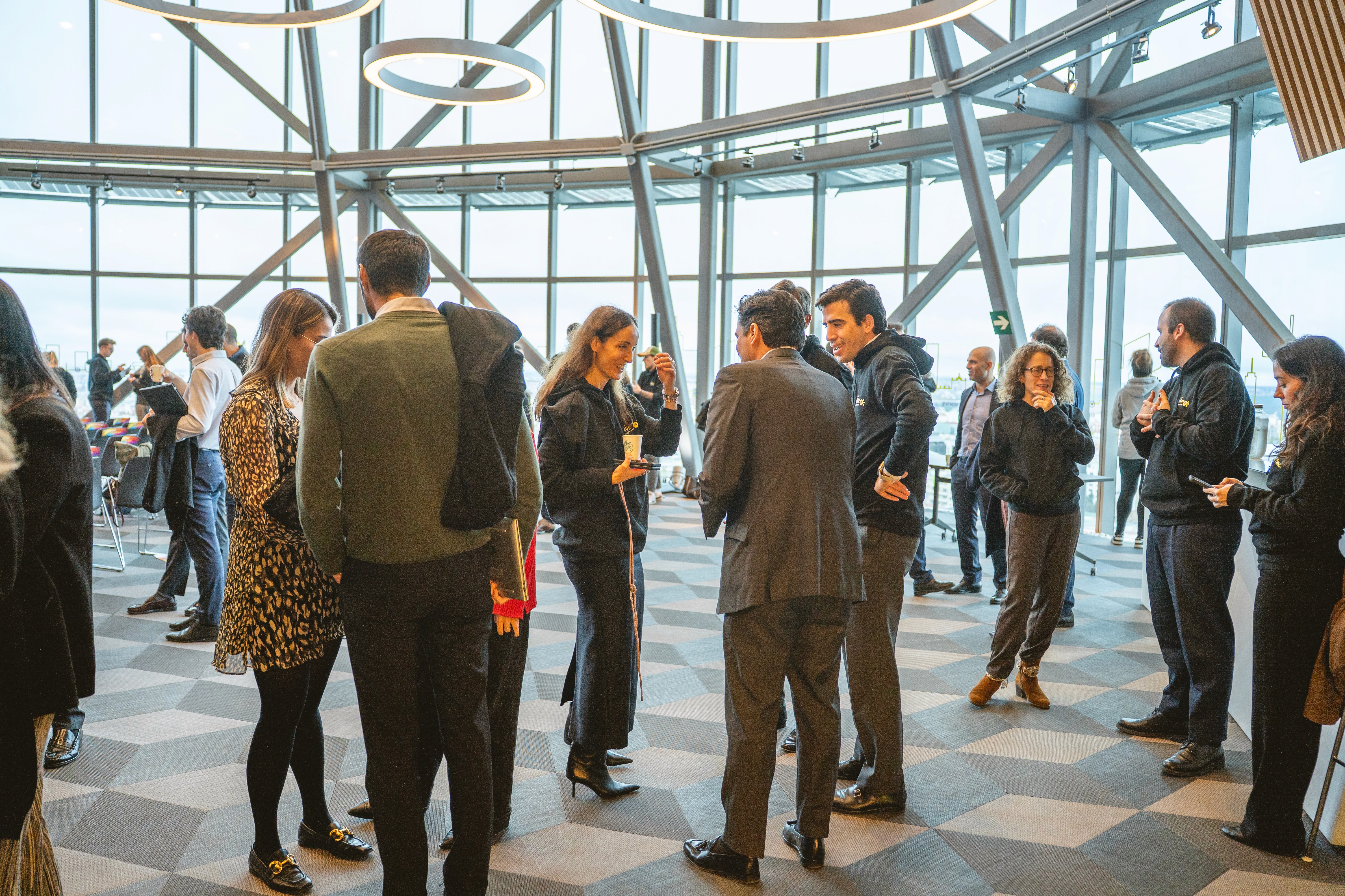 ThePowerMBA Networking +100 comunidades por toda España donde podrás conocer a tu próximo socio o tu próxima aventura profesional. 