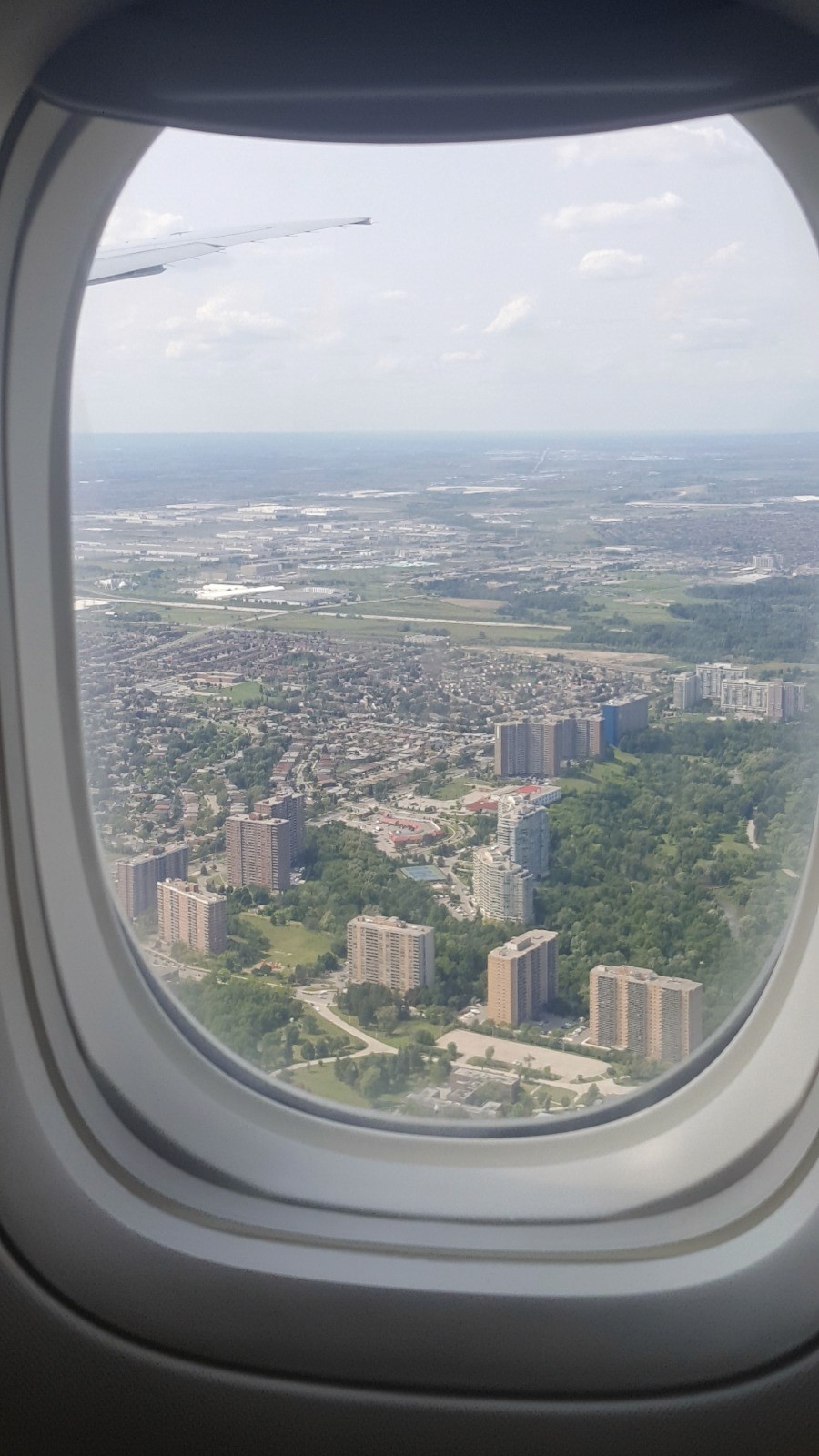 Vue depuis l’avion d’un étudiant en échange scolaire au Canada, voyage et arrivée pour l’immersion culturelle