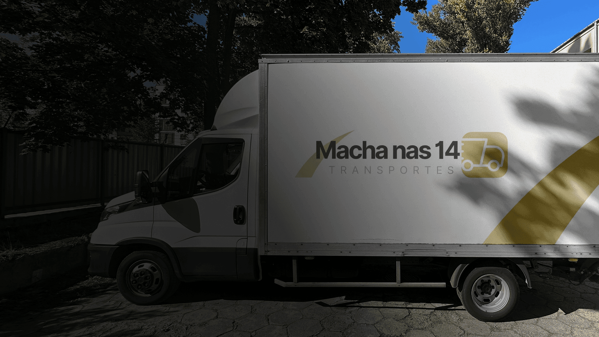 Caminhão macha nas 14