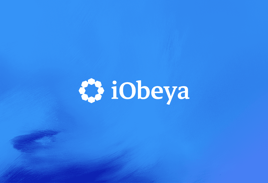 Logo de l’entreprise iObeya sur un fond texturé bleu, représentant une identité visuelle moderne.