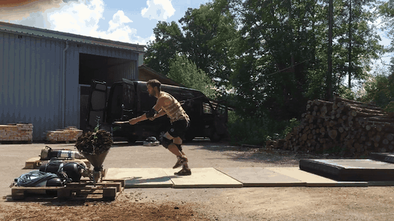 Ratchet stunt in motion: Tobi Deckert pulled off his feet by the compressed-air ratchet during training for the Trautmann shoot