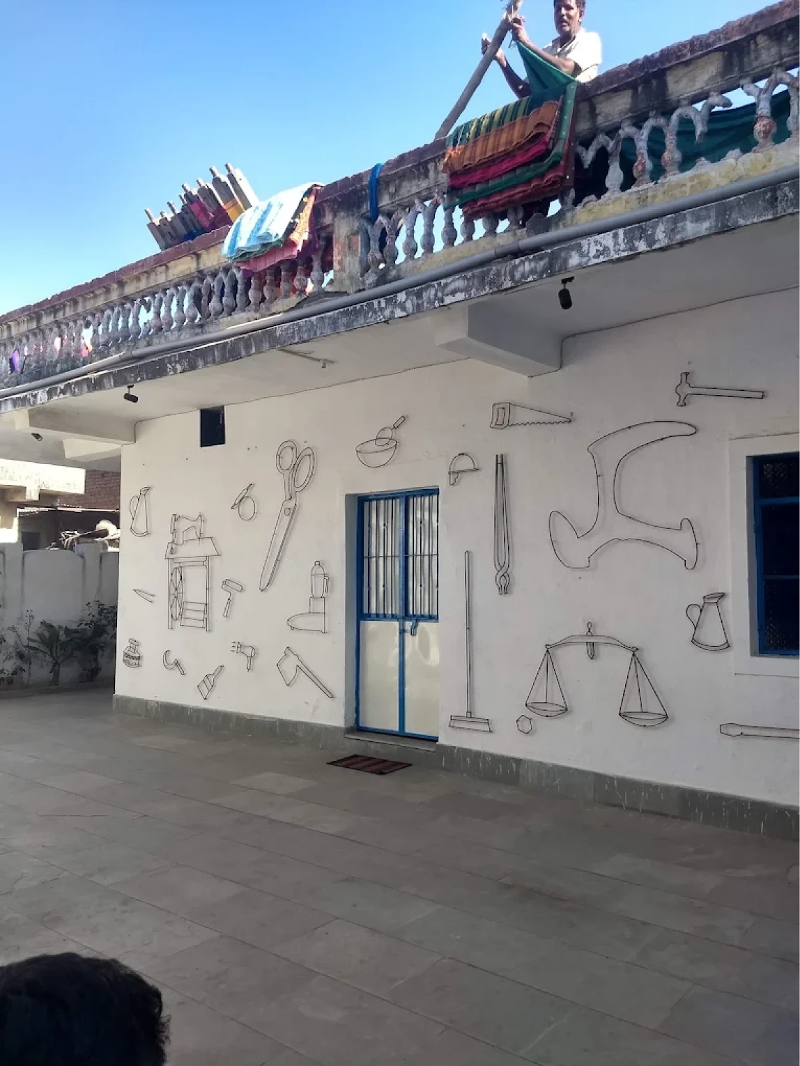 Exterior Wall Exhibit at Mehnat Manzil | Image Source : Urbanaut App, Enthu Cutlet