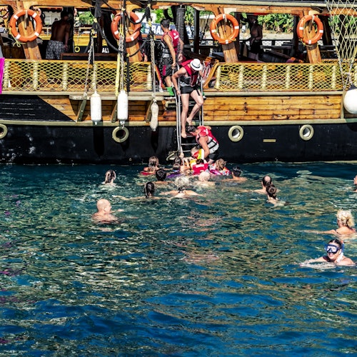 Alanya: Merirosvoalusretki lounaalla & juomilla - liput Alanyassa