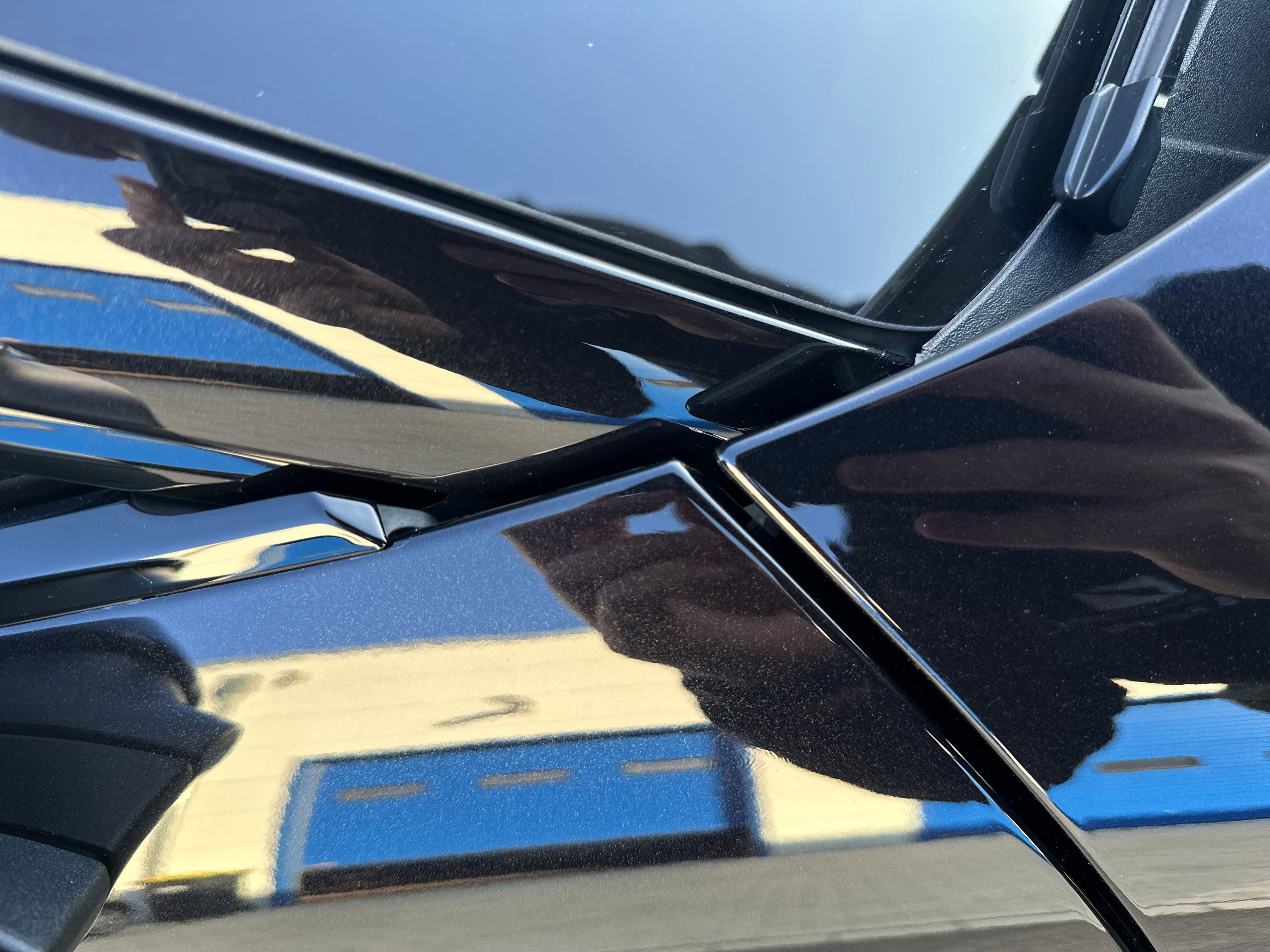 Nahaufnahme von dunklem Autolack mit Fokus auf eine scharfe Kante und Spiegelung
lackschutz
bornheim
köln
Grüner Rennwagen mit gelben Akzenten und Spoiler
lackschutz
bornheim
köln
bonn
design
livery 
cardesign
grafik
textilien
werbebeschriftung
folie
folien
lackschutz ppf
bonn