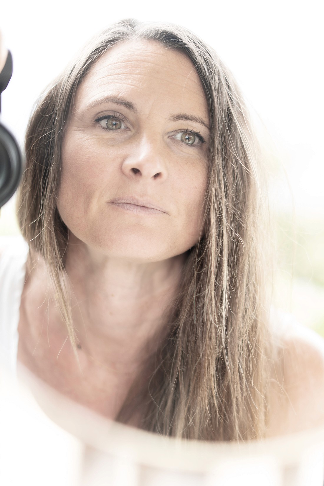 portrait jeune femme devant miroir photo-thérapie Saint-Jorioz
