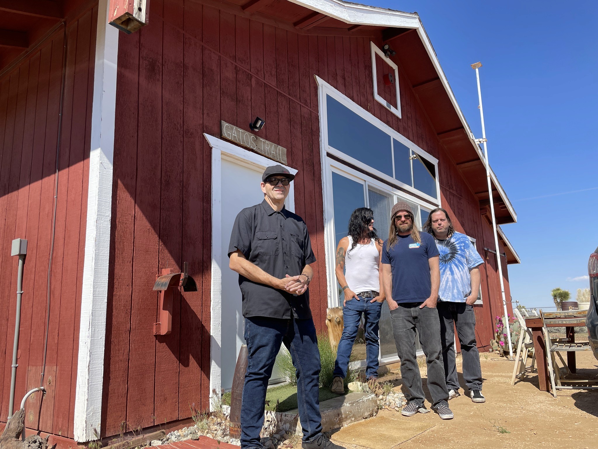  Photo by © Yawning Man promo