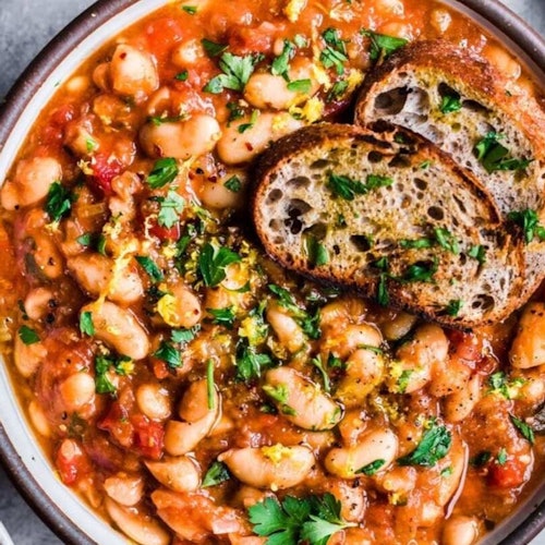 Türk usulü bir kuru fasulye yemeği mutlaka denenmeli!