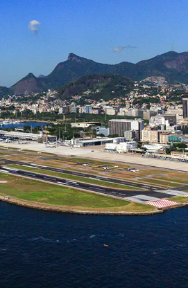 Fachada do hotel Holiday Inn utilizado como ponto de apoio para embarque em São Paulo