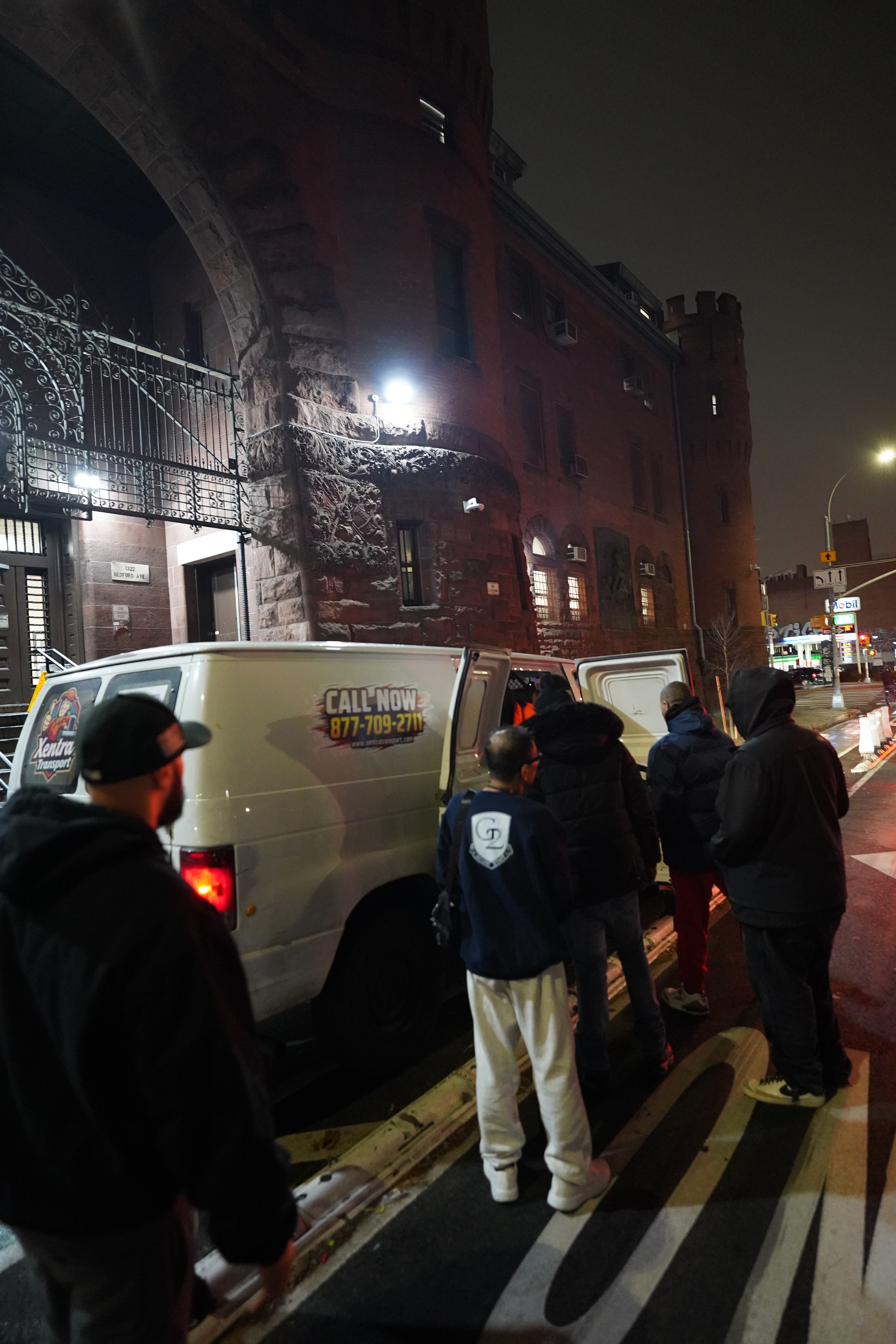 Xentra Transport team delivering 200 meals to NYC community on freezing night