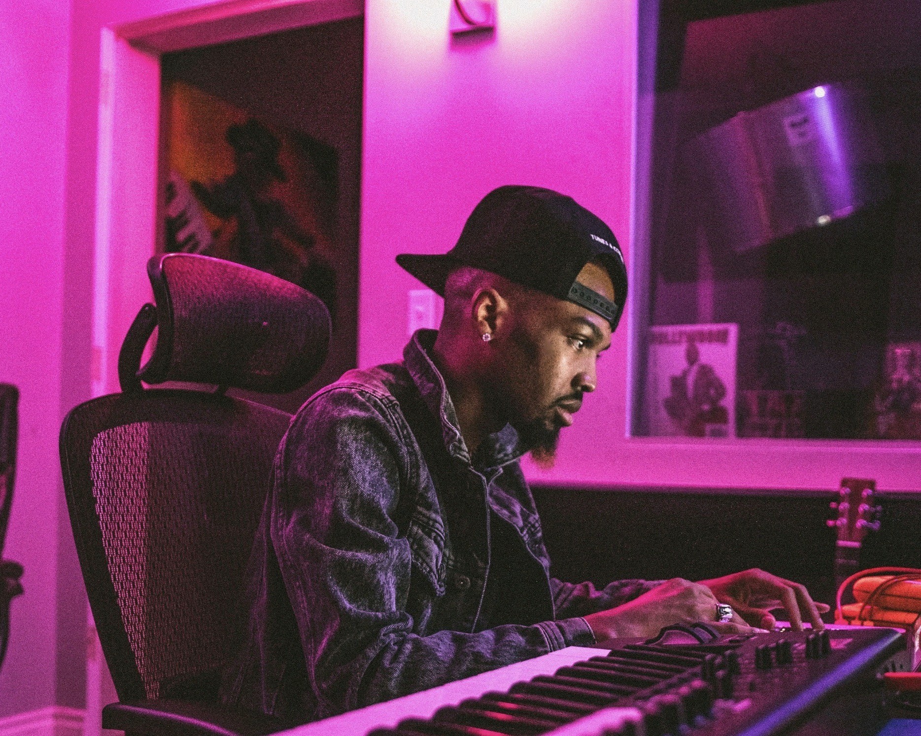 Grammy-winning producer Charles “Chizzy” Stephens shares his journey from self-taught beat-making to working with top artists like Chris Brown, Justin Bieber, and Jennifer Lopez.