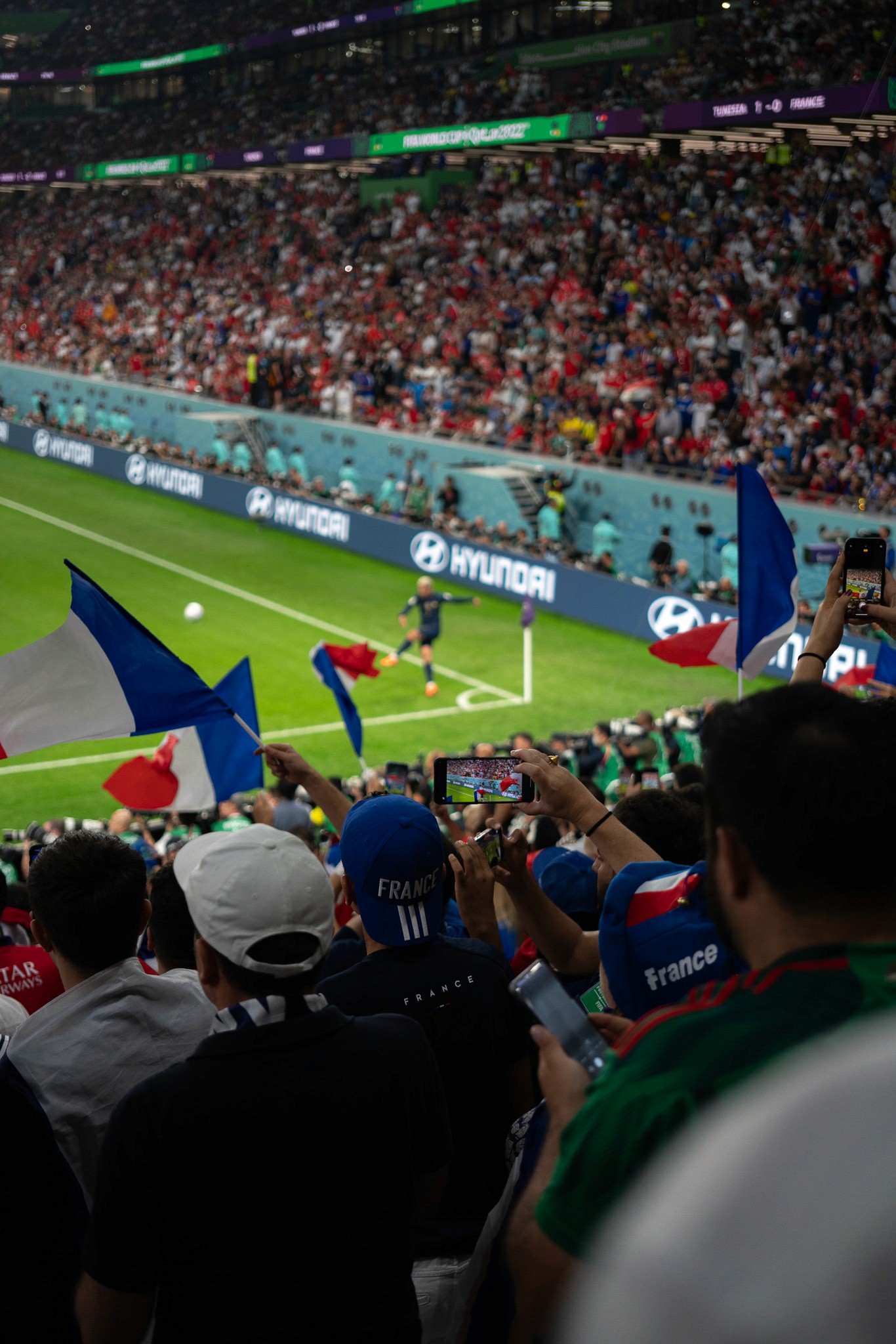Antoine Griezmann takes a corner at the Qatar World Cup for France 2022