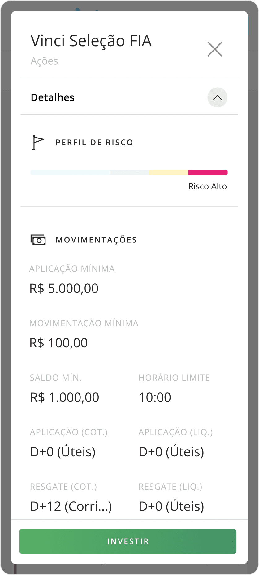 The image shows a smartphone screen displaying a streaming app interface. The top section has a yellow background with navigation tabs labeled "Para você" (For you), "Filmes" (Movies), "Séries" (Series), and "Categorias" (Categories). Below the navigation tabs, there is a section titled "Compartilhado com você" (Shared with you) featuring the movie "Watchmen - O Filme" (Watchmen - The Movie), categorized as Action, Fiction, from the year 2009, shared by a user named Maria Eduarda. Below this section, there is another section titled "Sextou!" (It's Friday!) showcasing three movie posters: "A Viagem de Chihiro" (Spirited Away), "Forrest Gump - O Contador de Histórias" (Forrest Gump - The Storyteller), and an unidentified movie with a burning building on the poster.