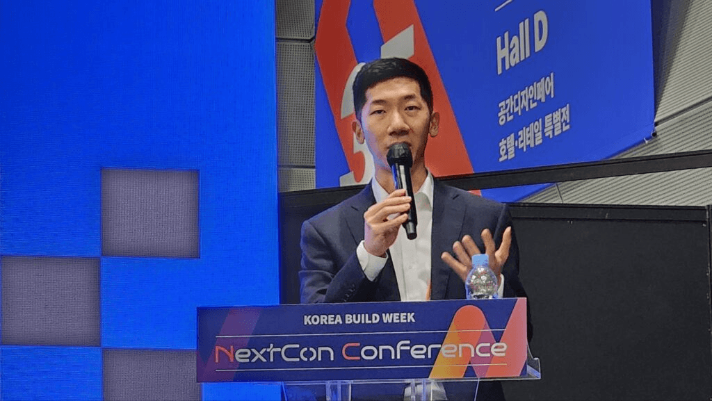 발표에 나선 박원녕 대표는 ‘드론 운영 자동화’를 전면에 내세운 올인원 플랫폼을 소개했다. 첫 마디는 “드론 자동화를 통해 건설 현장의 생산성을 혁신하고, 현장 관리 역량을 강화하겠다”는 것이다. (사진=테크42)