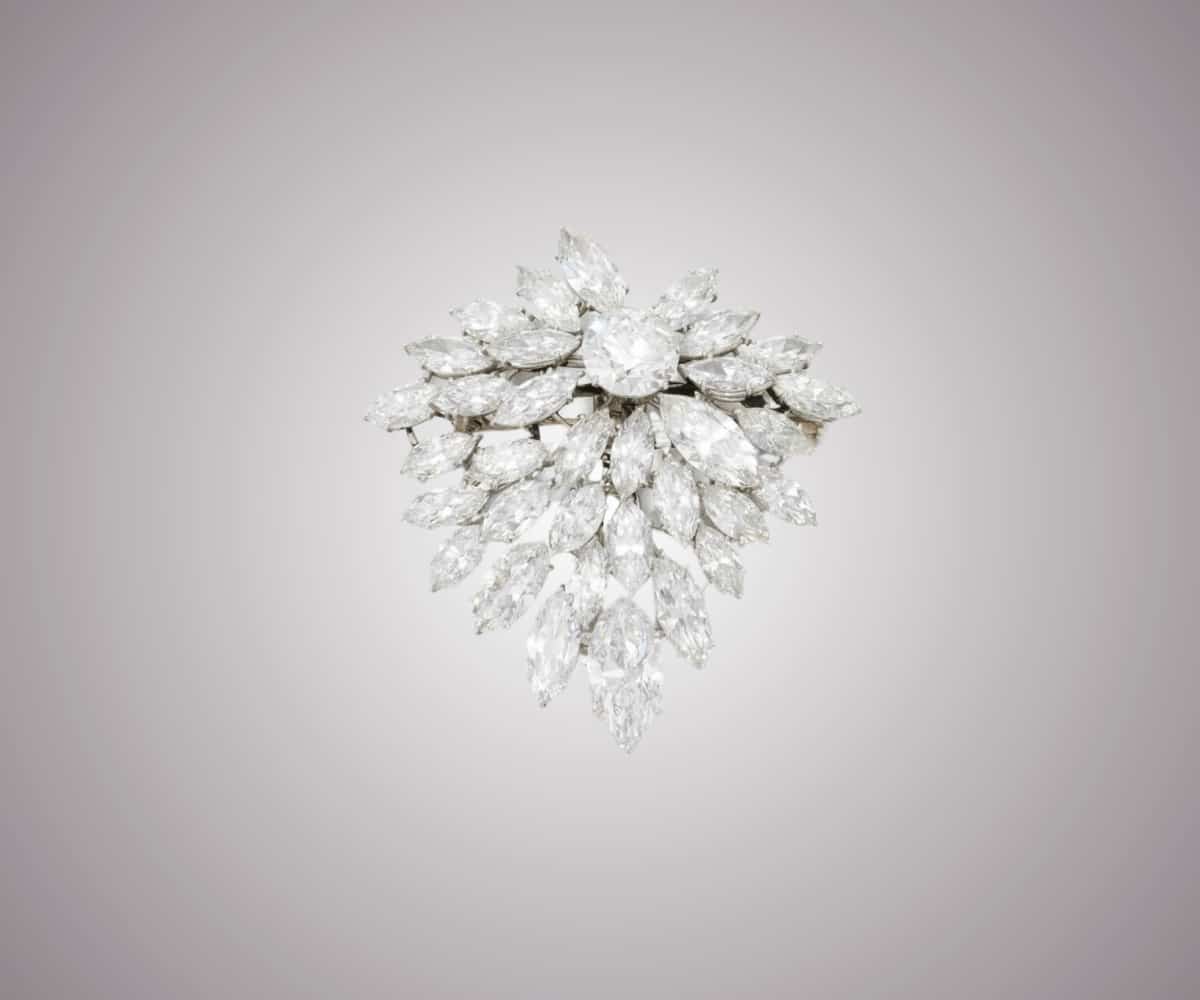 Broche en diamants  et or blancen forme de bouquet 
