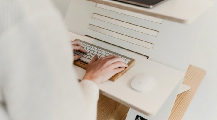 therapist writing soap notes - examples and templates