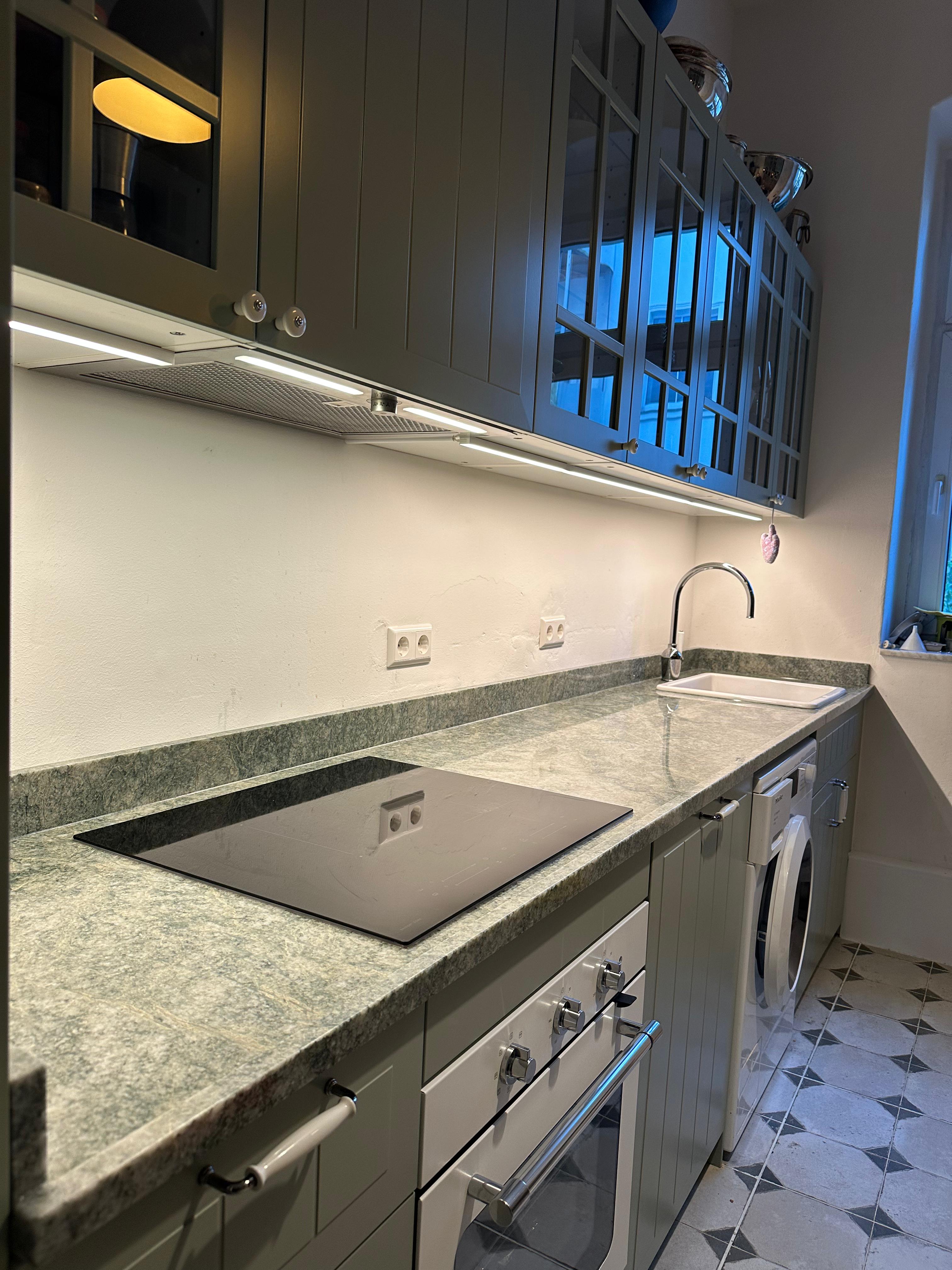 Naturstein Küchenarbeitsplatte aus Costa Smeralda Granit Berlin bei Uniiqo Naturstein