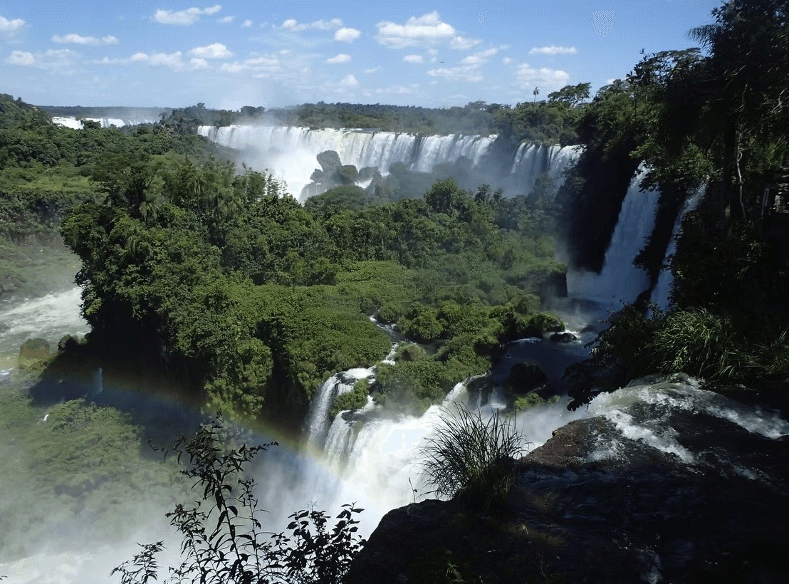 Chutes d’Iguazú – merveilles naturelles situées à la frontière du Paraguay, de l’Argentine et du Brésil