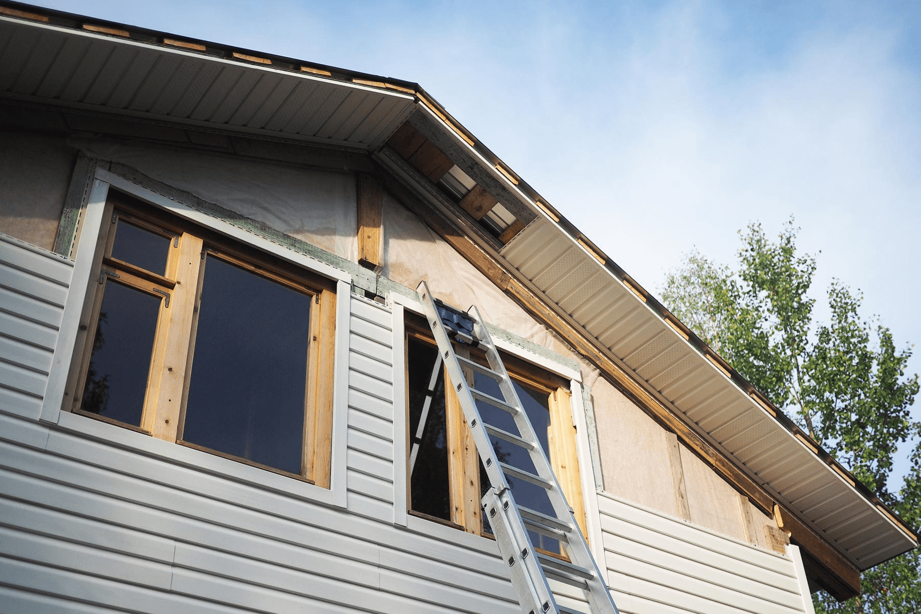 Siding Repair Vs. Replacement: The smart financial choice