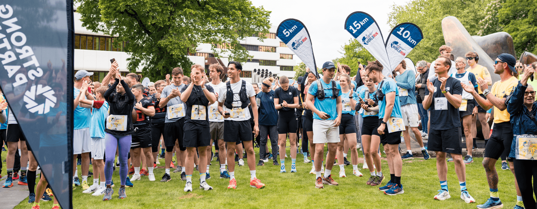 Läufer und Läuferinnen beim Wings for Life World Run 2025