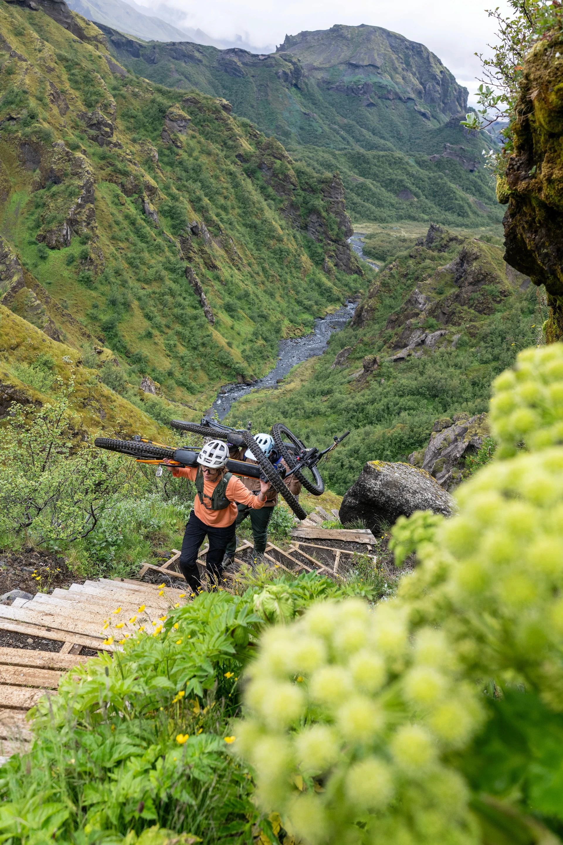katrin storh and tobias hike a bike in thorsmork