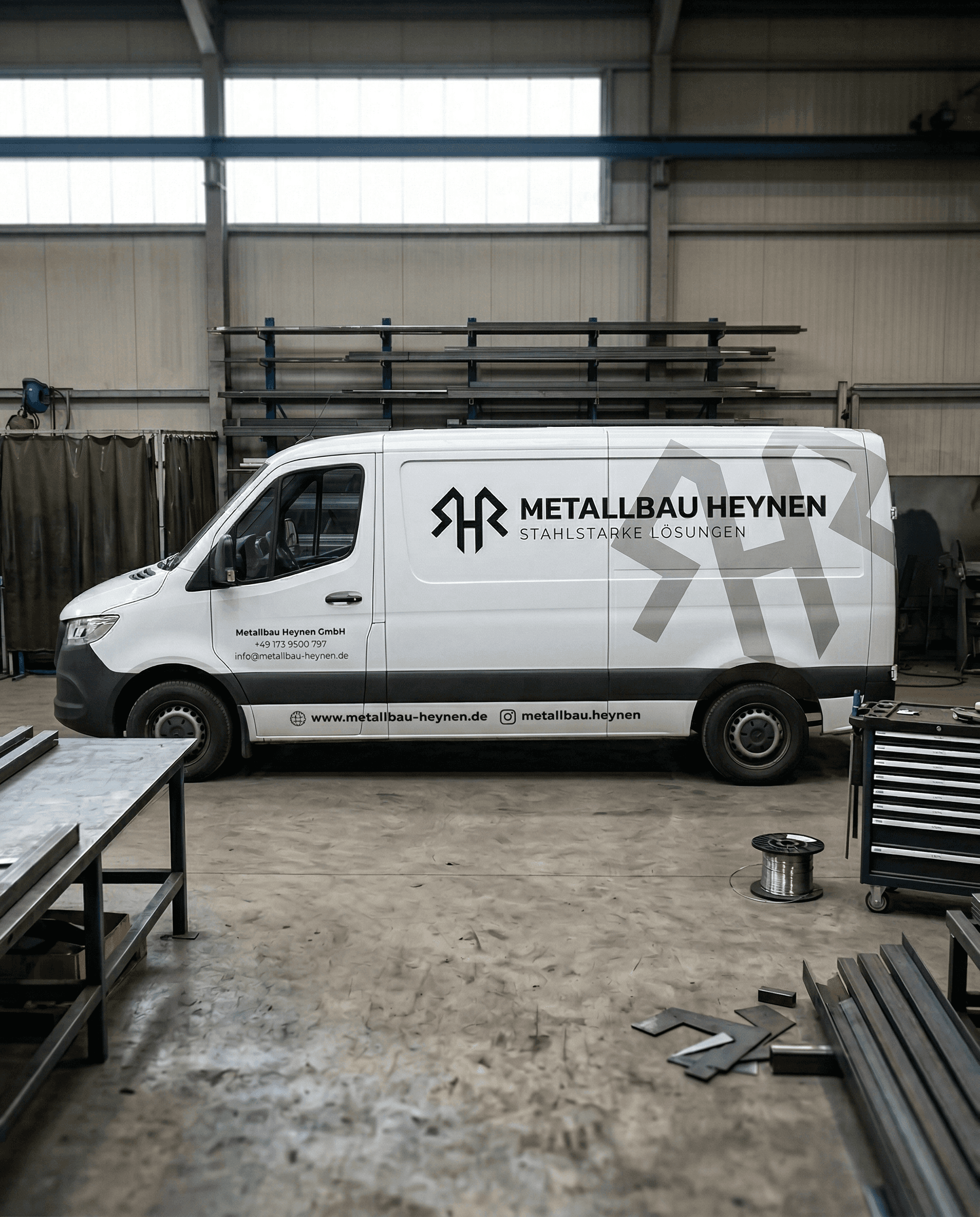 Werbefolie Fahrzeug Rees – Autobeschriftung mit Logo und Kontaktdaten.