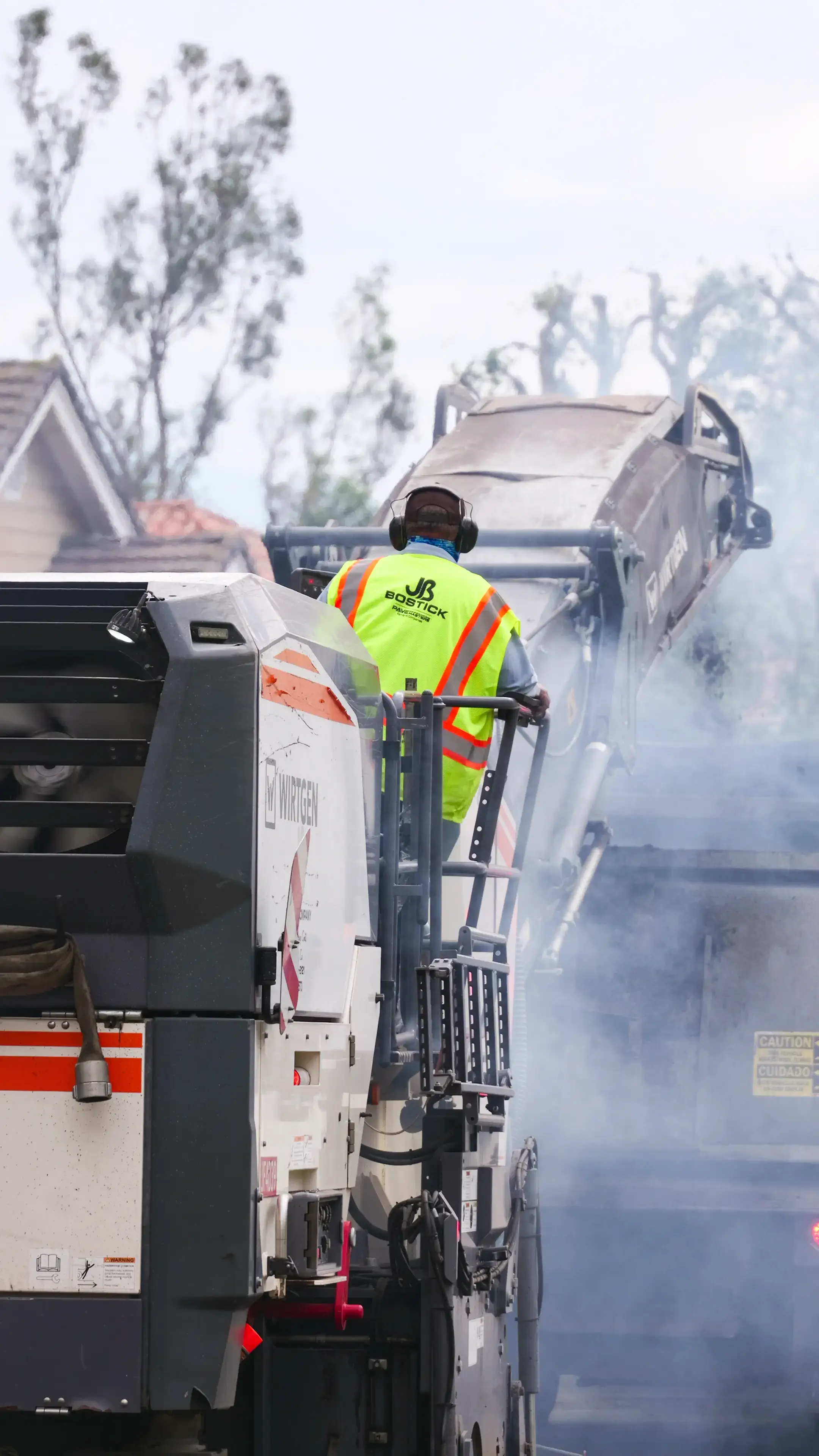 Cold-milling machine grinding for asphalt demo
