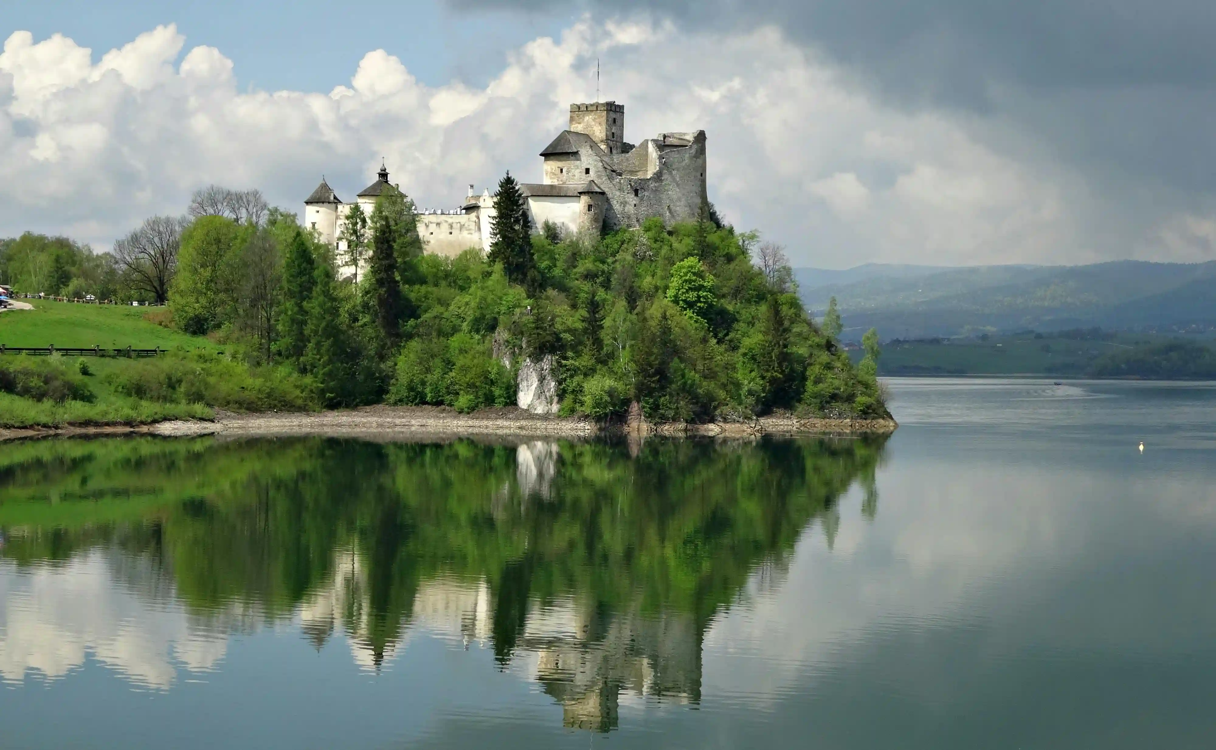 niedzica zamek malopolskie poland